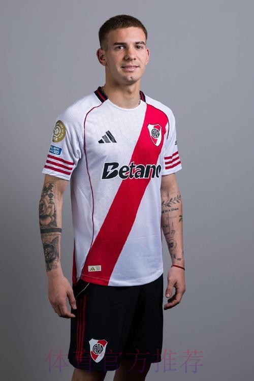 马卡:马斯坦托诺将抵达马德里 或穿9号球衣 马卡:马斯坦托诺将抵达马德里 或穿9号球衣